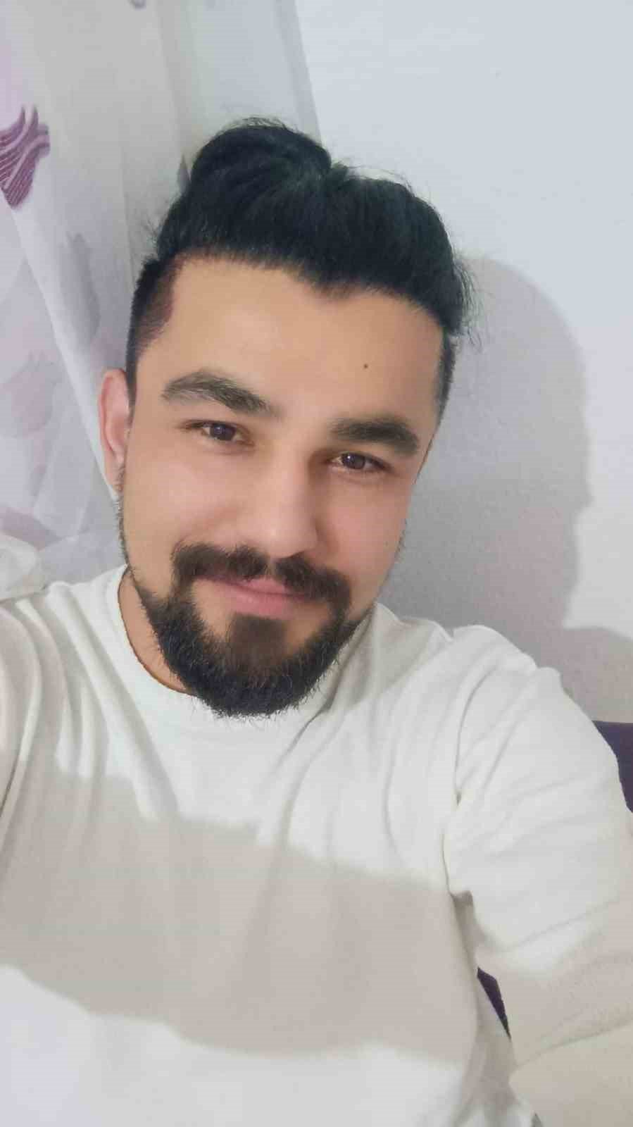 Evinde göğsünden tabancayla vurulan genç hayatını kaybetti