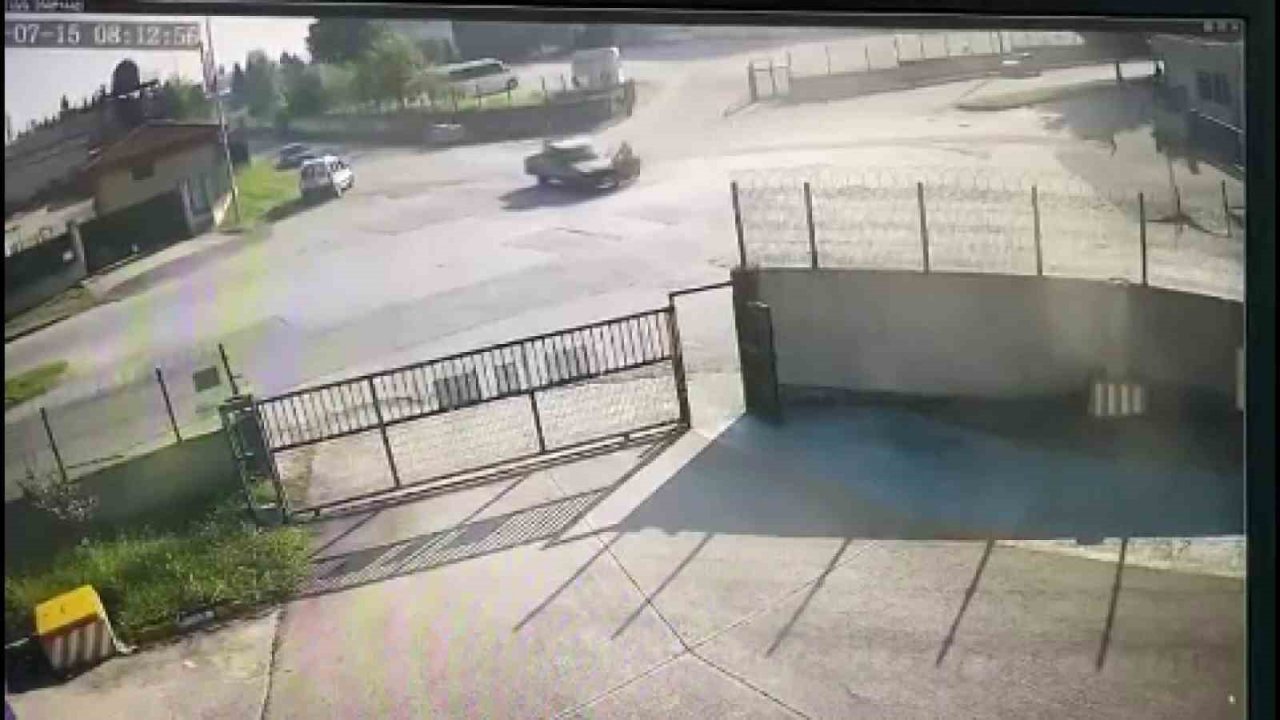 Motosiklet sürücüsü metrelerce havada takla attı