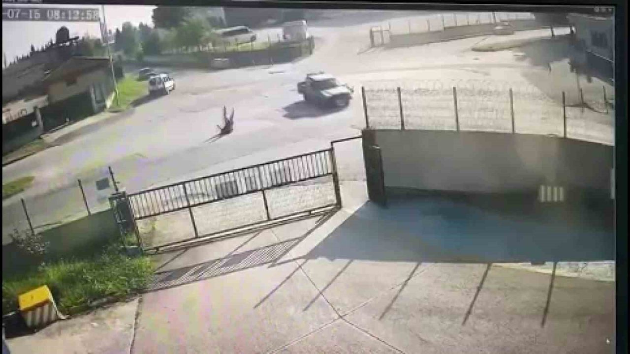 Motosiklet sürücüsü metrelerce havada takla attı