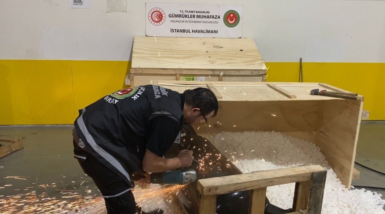 İstanbul Havalimanı’nda 427 kilogram metamfetamin ele geçirildi