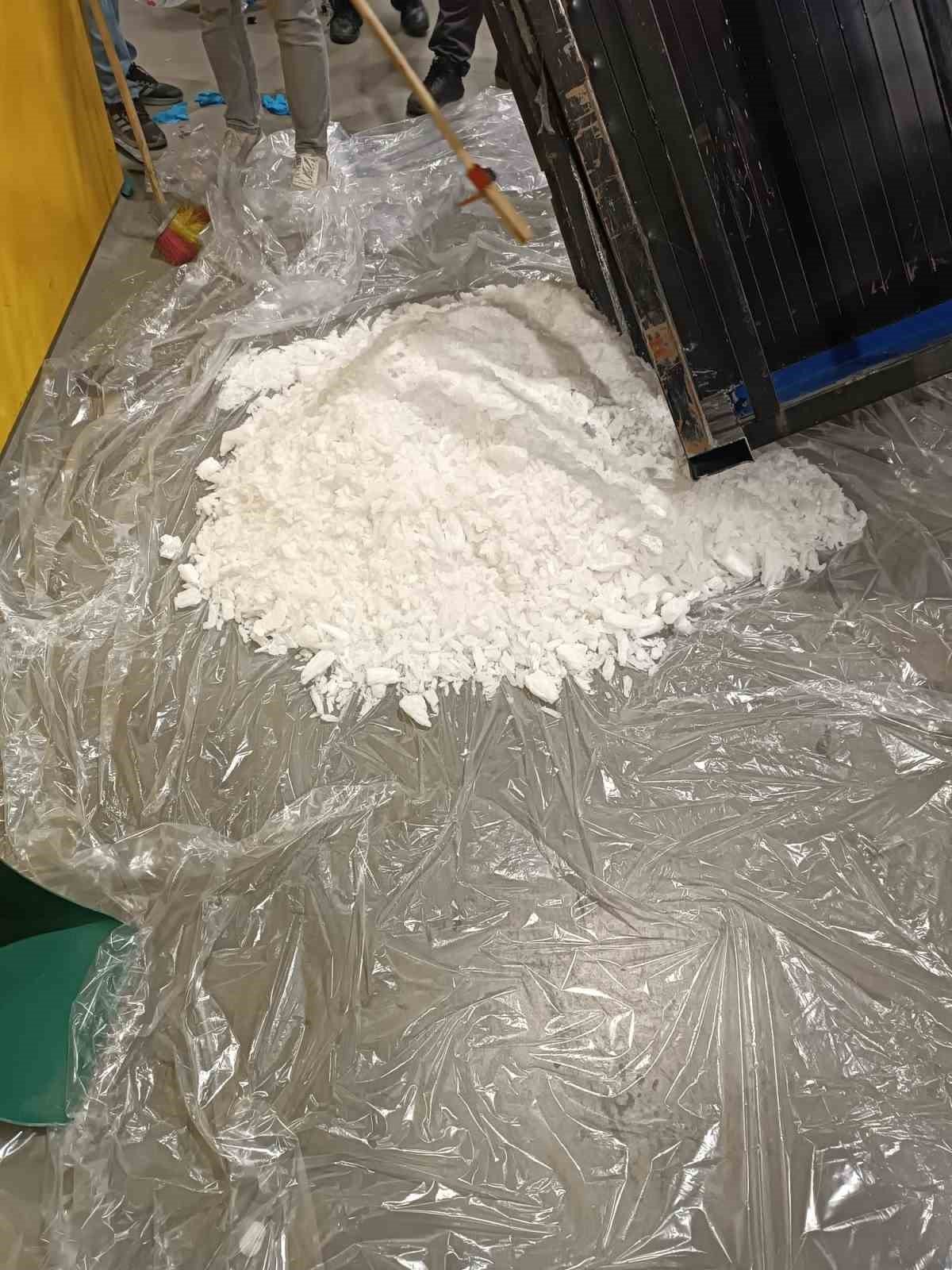 İstanbul Havalimanı’nda 427 kilogram metamfetamin ele geçirildi