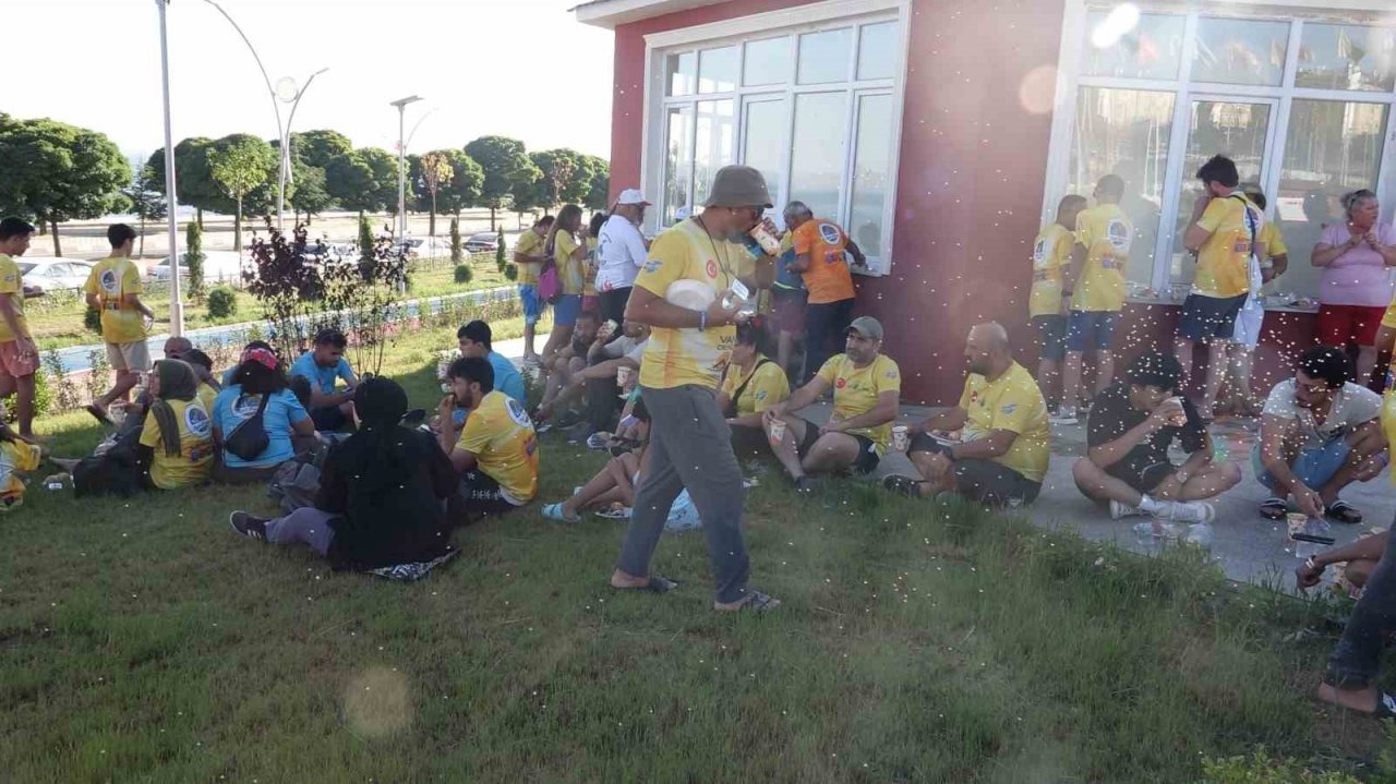 Aktivistlerden Van Gölü Kirlenmesin mavi kalsın Erciş il olsun sloganı