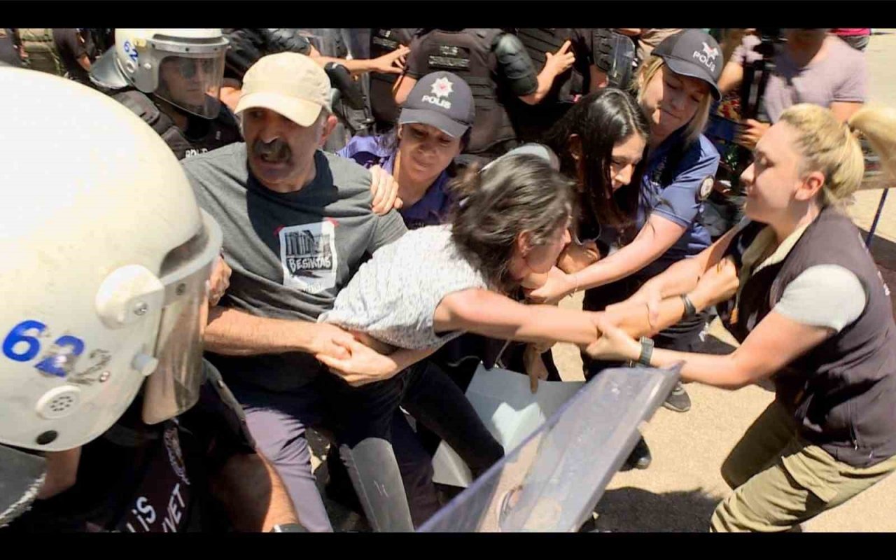 Yasağa rağmen açıklama yapmak isteyen gruba müdahale: 6 gözaltı