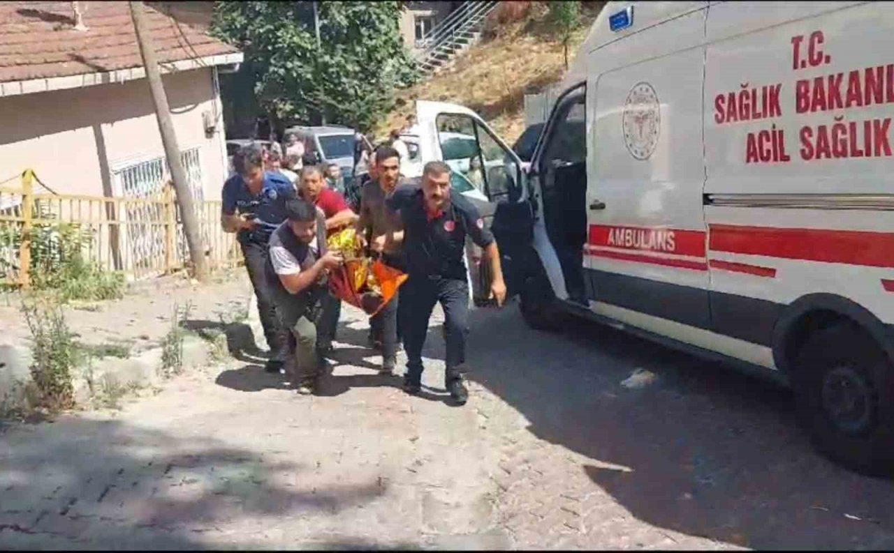 Kağıthane’de prizden çıkan yangında 1’i çocuk 7 kişi dumandan etkilendi