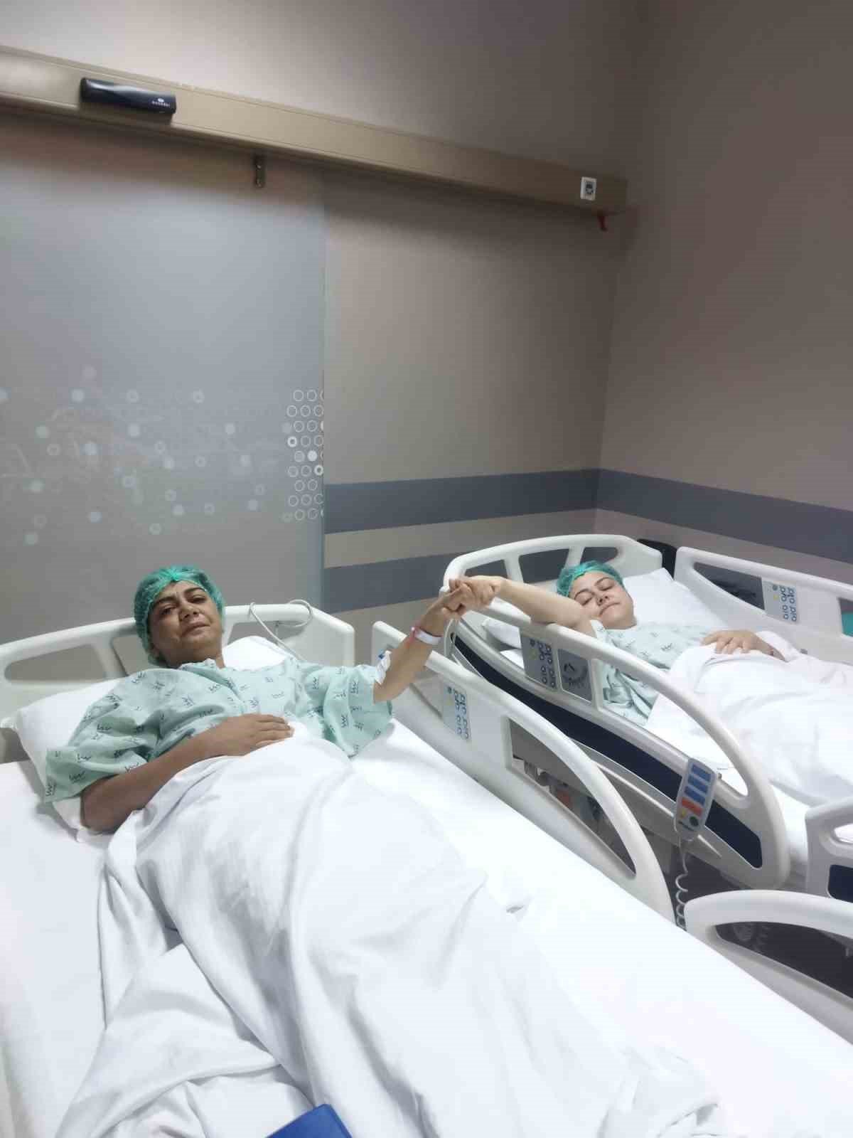 Depremzede kadın kardeşinin böbreğiyle hayata tutundu