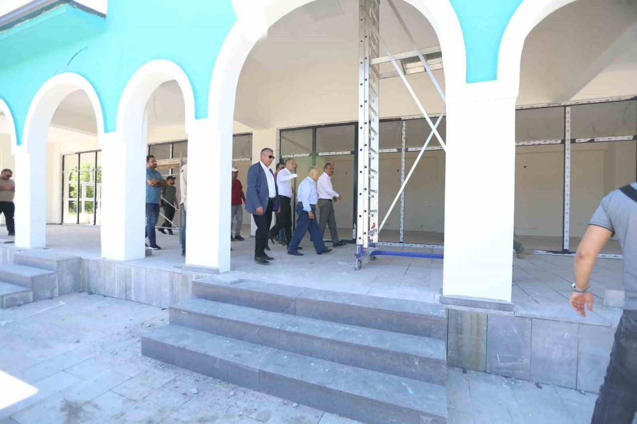 Başkan Büyükkılıç Mini Terminal ve Yöresel Ürünler Satış Yerini İnceledi