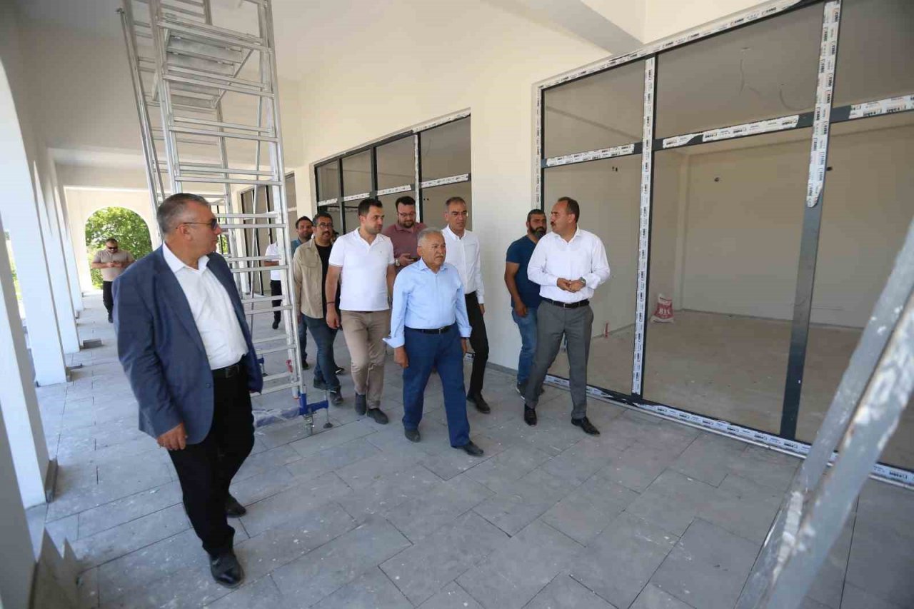 Başkan Büyükkılıç Mini Terminal ve Yöresel Ürünler Satış Yerini İnceledi