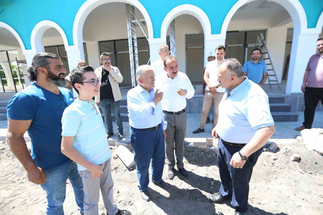 Başkan Büyükkılıç Mini Terminal ve Yöresel Ürünler Satış Yerini İnceledi