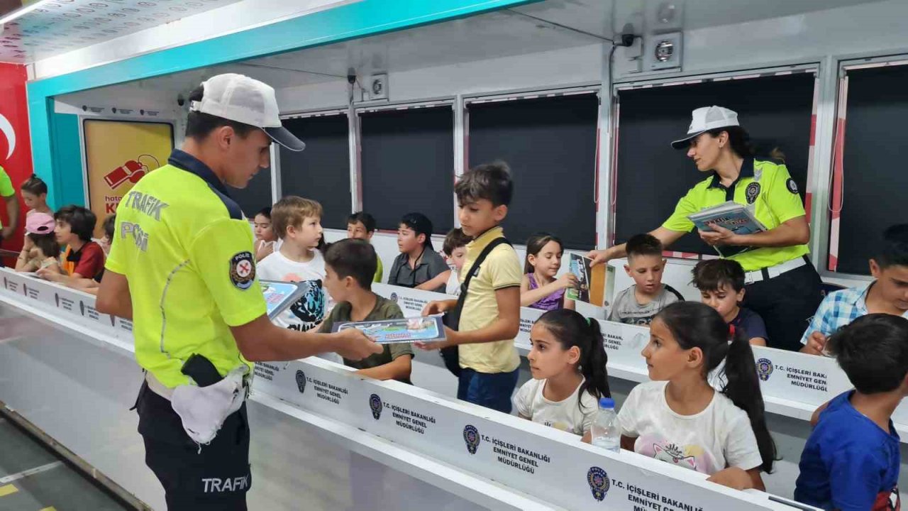 Çocuklara uygulamalı trafik eğitimi verildi
