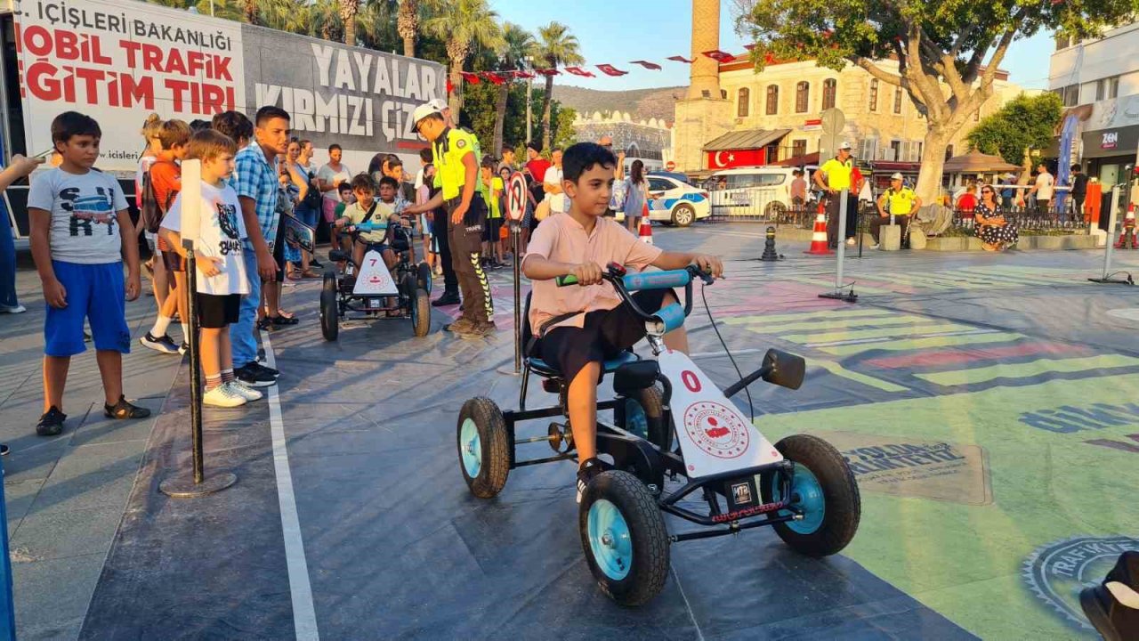 Çocuklara uygulamalı trafik eğitimi verildi