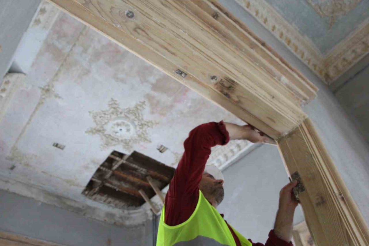 Atatürk’ün vasiyetini yazdığı 133 yıllık köşkte restorasyon çalışmaları titizlikle sürüyor