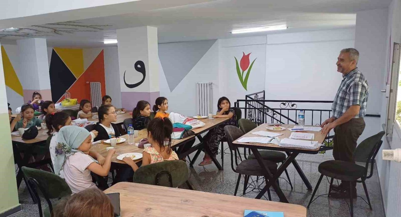 Simav’da Yaz Kur’an Kursu öğrencilerine seminer