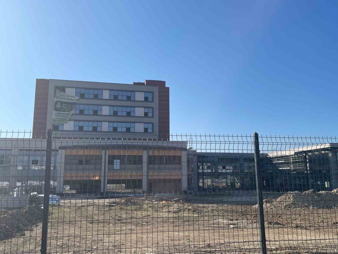 Yapımı süren devlet hastanesinde hırsızlık: 350 bin TL değerinde bakır çaldılar