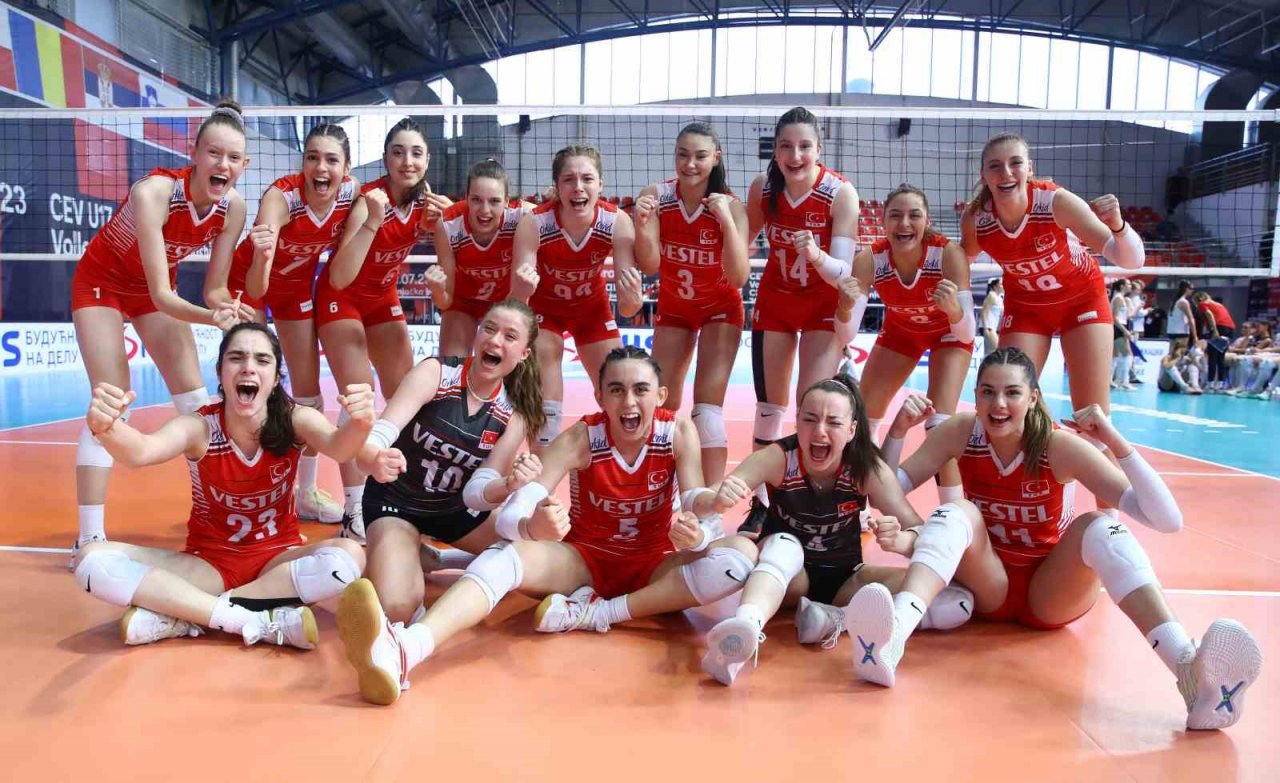 U17 Kız Voleybol Milli Takımı, Avrupa Şampiyonası’nda finale çıktı