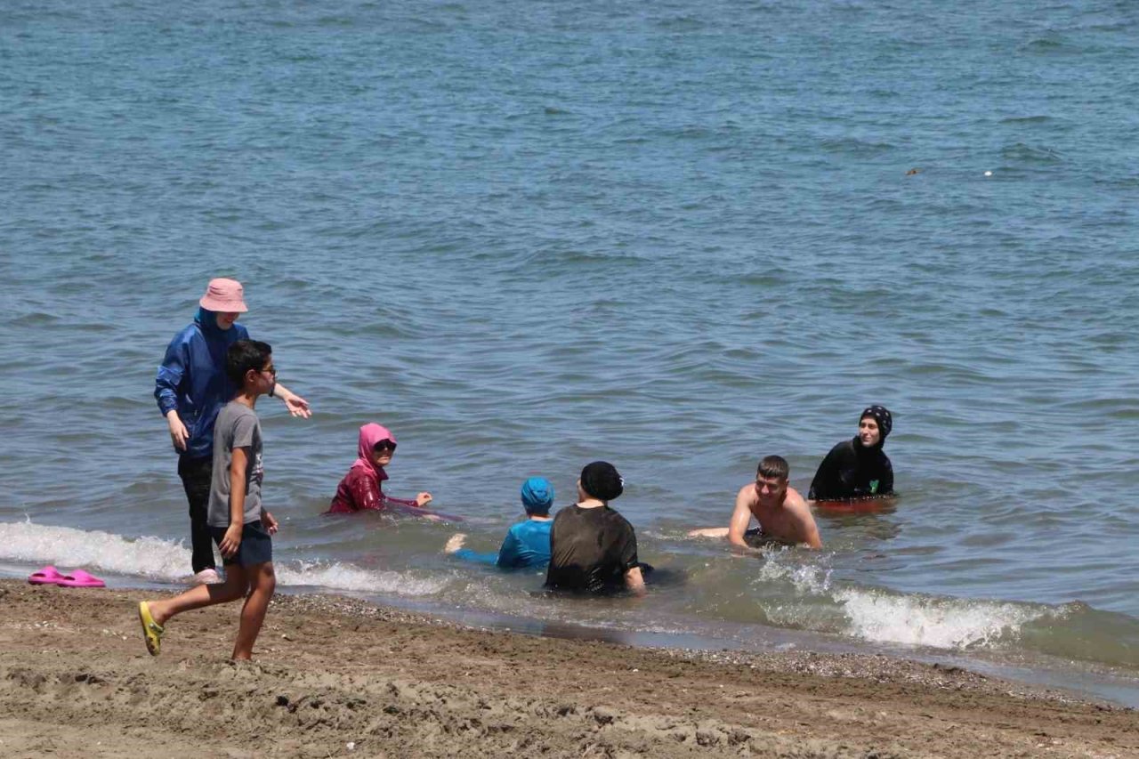 Samsun plajları hareketlendi