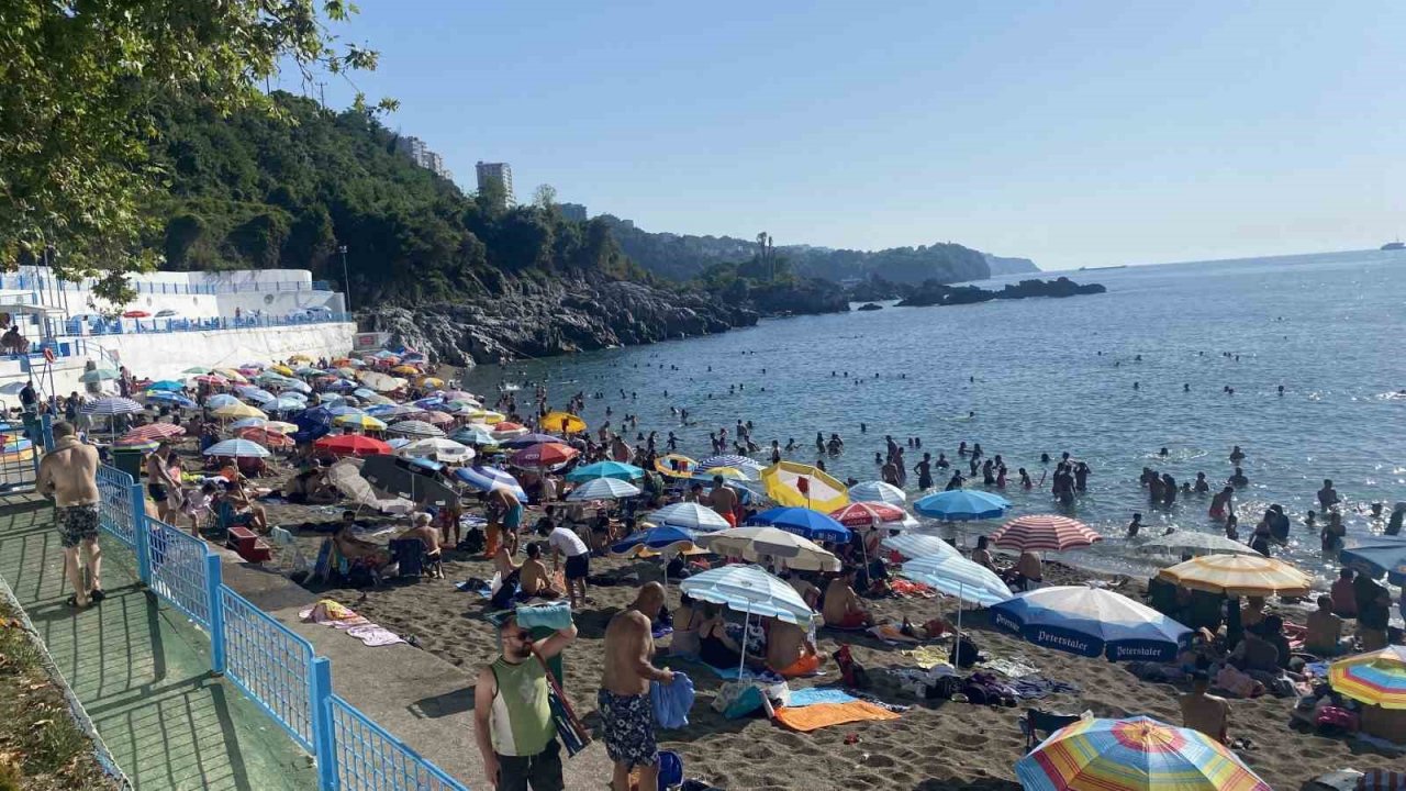 Halk plajına yoğun ilgi