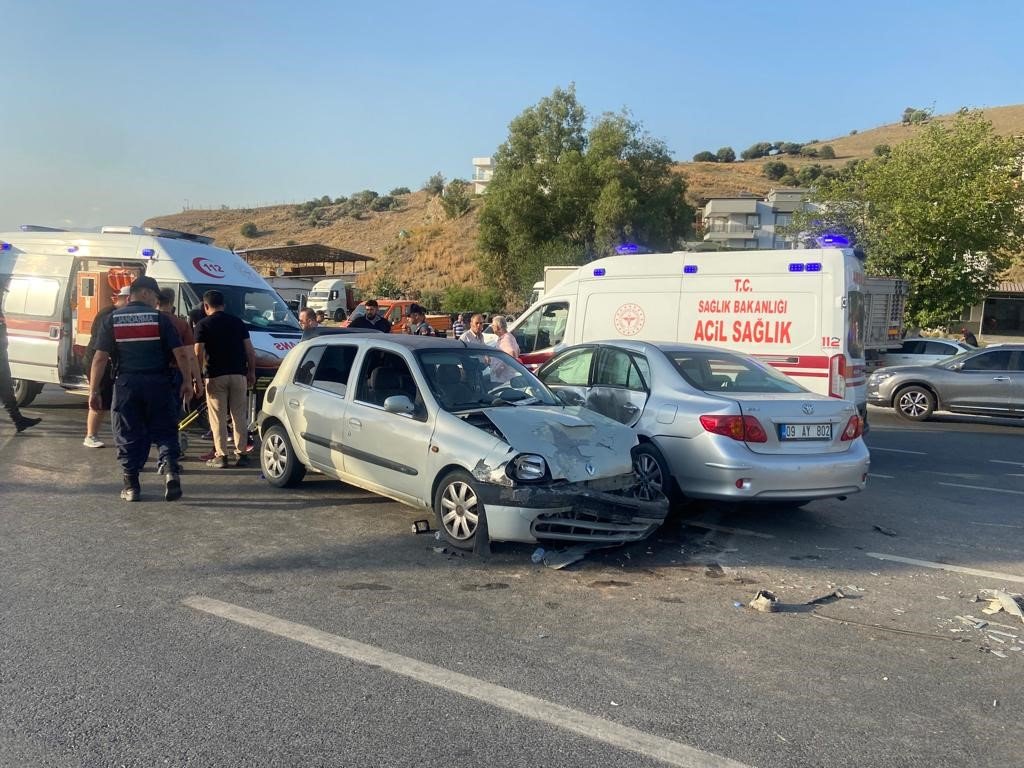 Çakırbeyli Kavşağı’nda kaza 3 yaralı