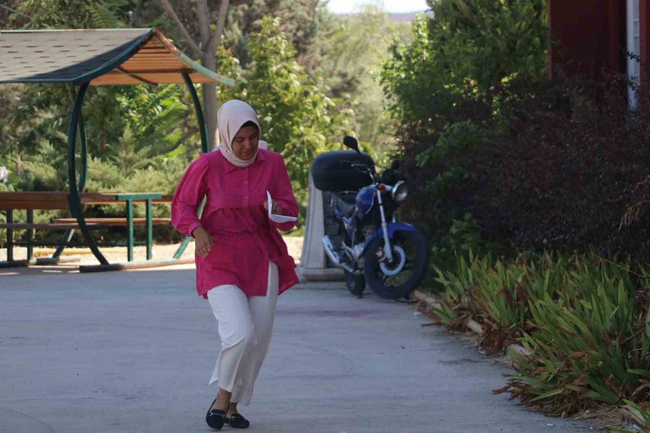 Enkaz kentte KPSS maratonu