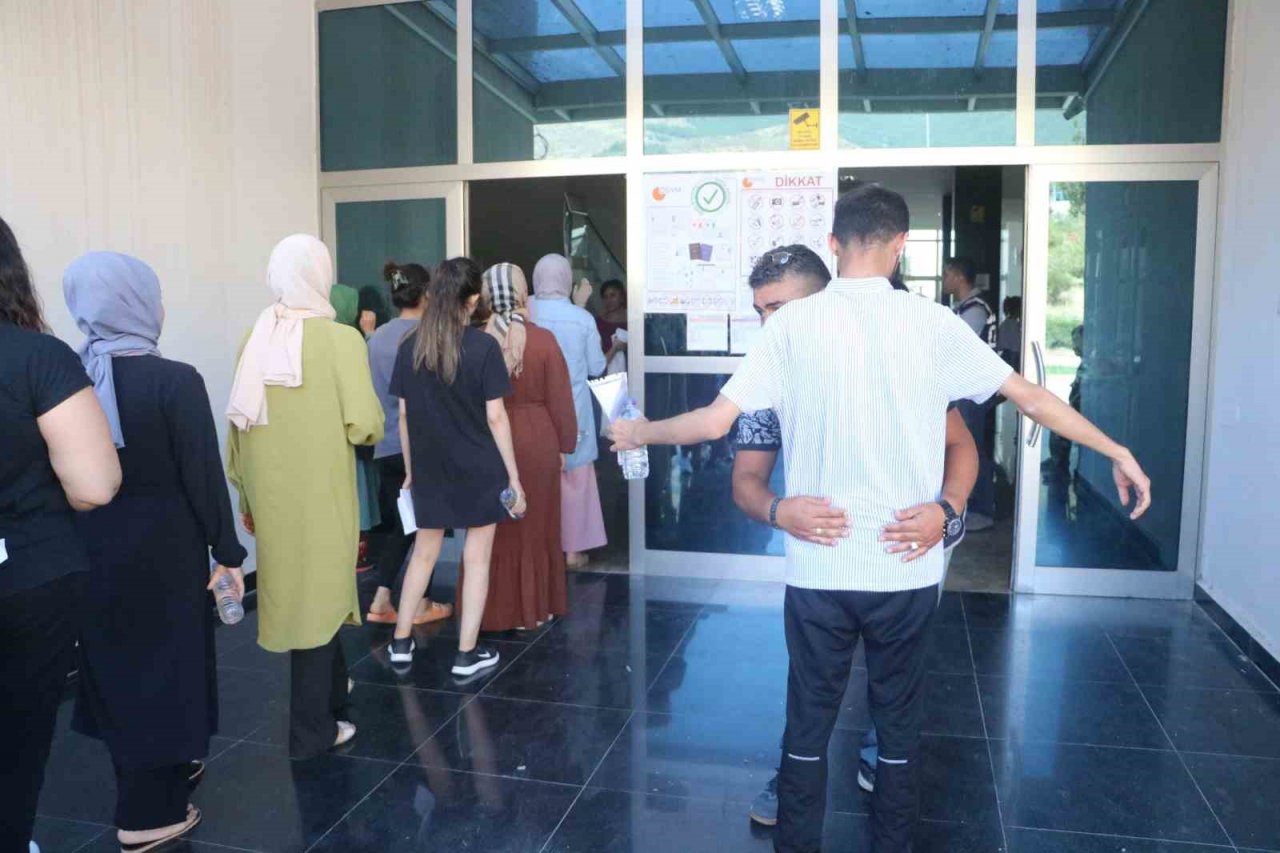 Enkaz kentte KPSS maratonu