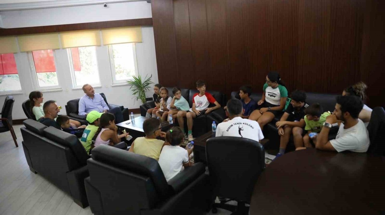 Başkan Atabay başarılı sporcular ile buluştu