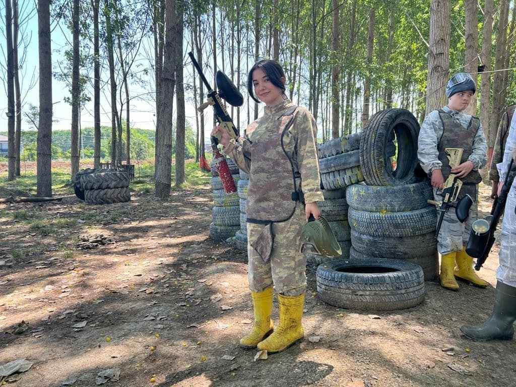 Lise öğrencileri paintball oynadı