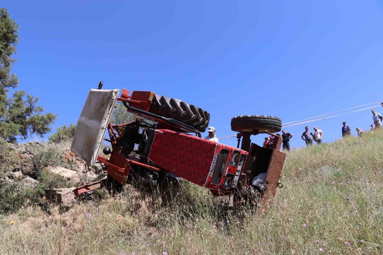 Erzurum’da tarlada traktör devrildi: 1 ölü