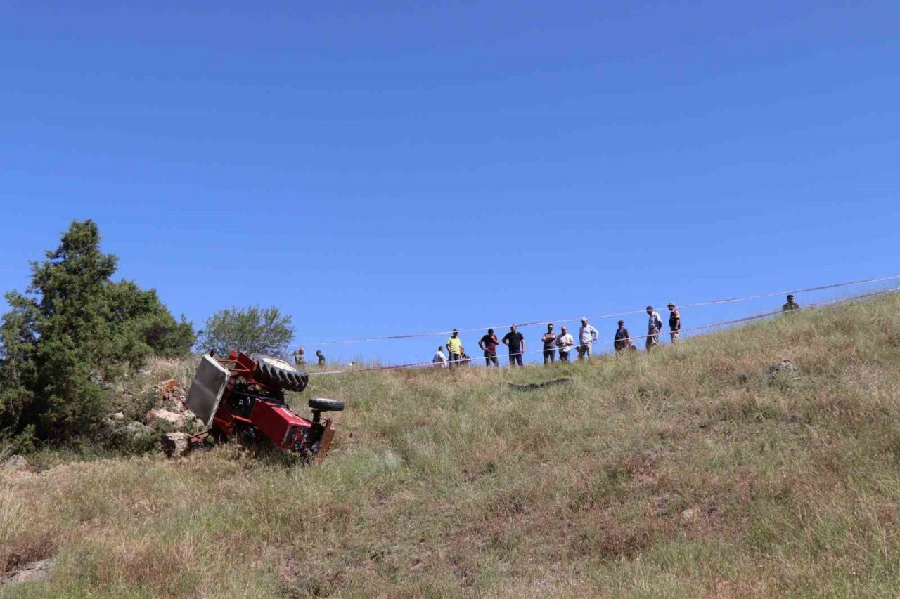 Erzurum’da tarlada traktör devrildi: 1 ölü