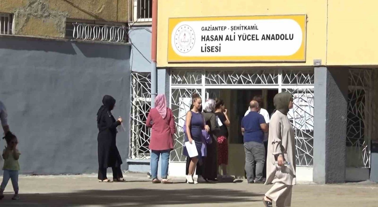 KPSS’ye geç kalmak üzereyken, motosikletli esnafın yardımıyla sınava yetişti