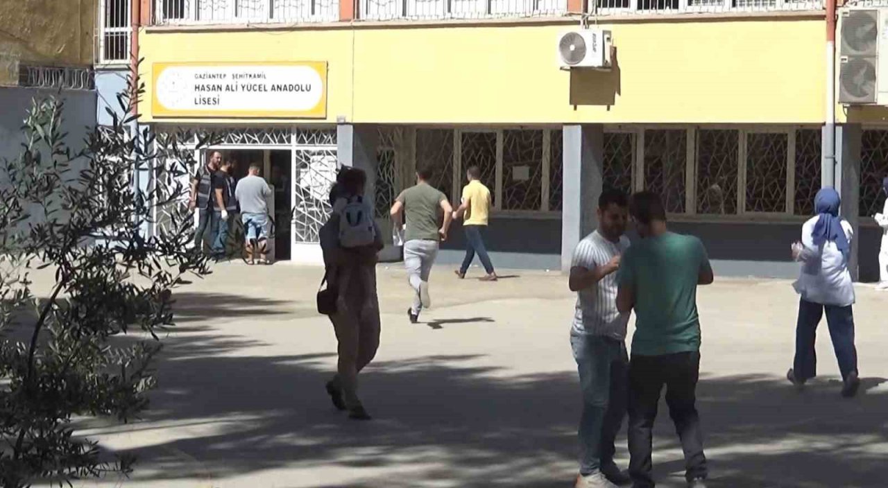 KPSS’ye geç kalmak üzereyken, motosikletli esnafın yardımıyla sınava yetişti