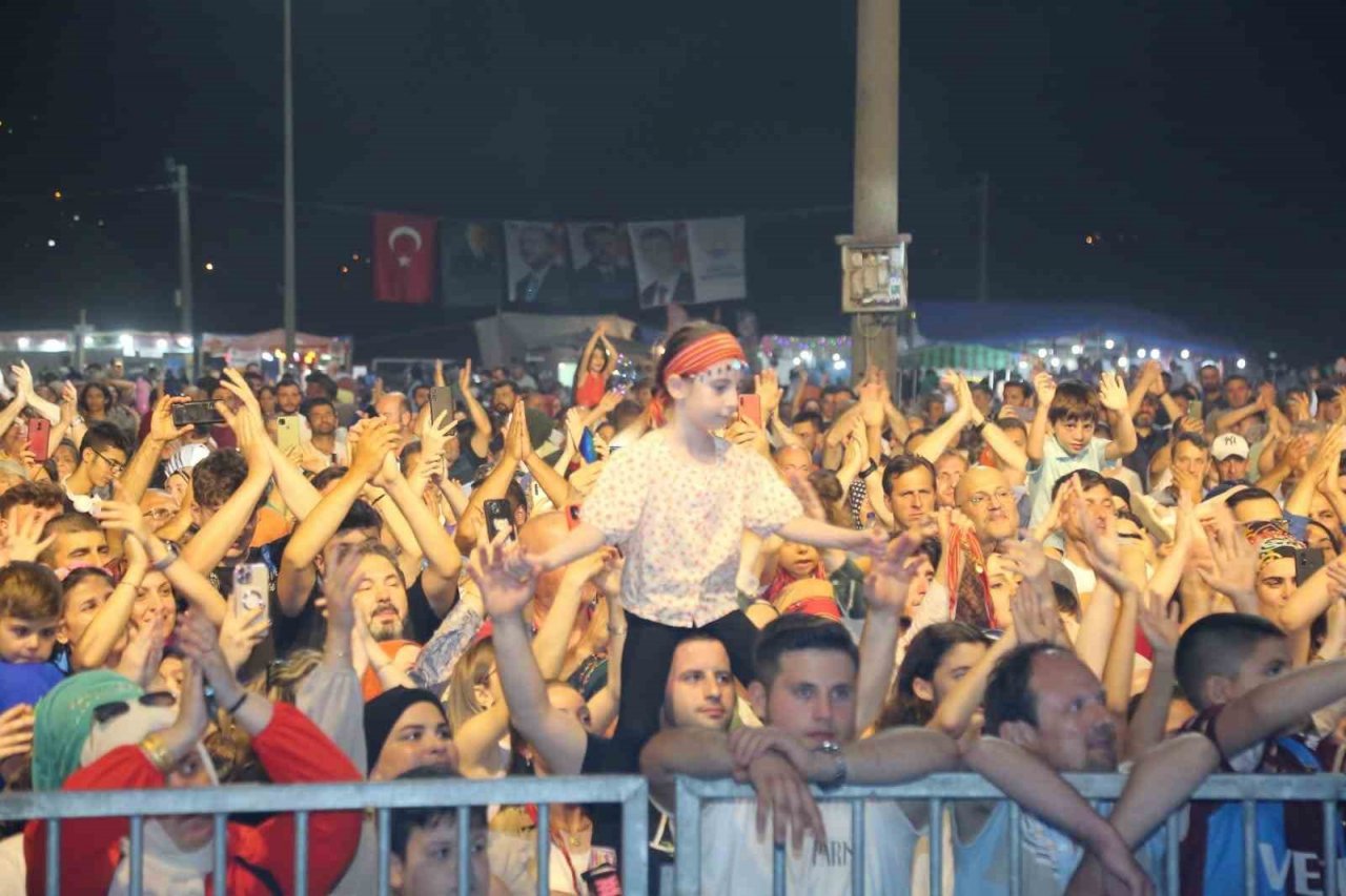 Karadeniz coşkusunu yaşamak isteyenler bu şenliğe akın etti