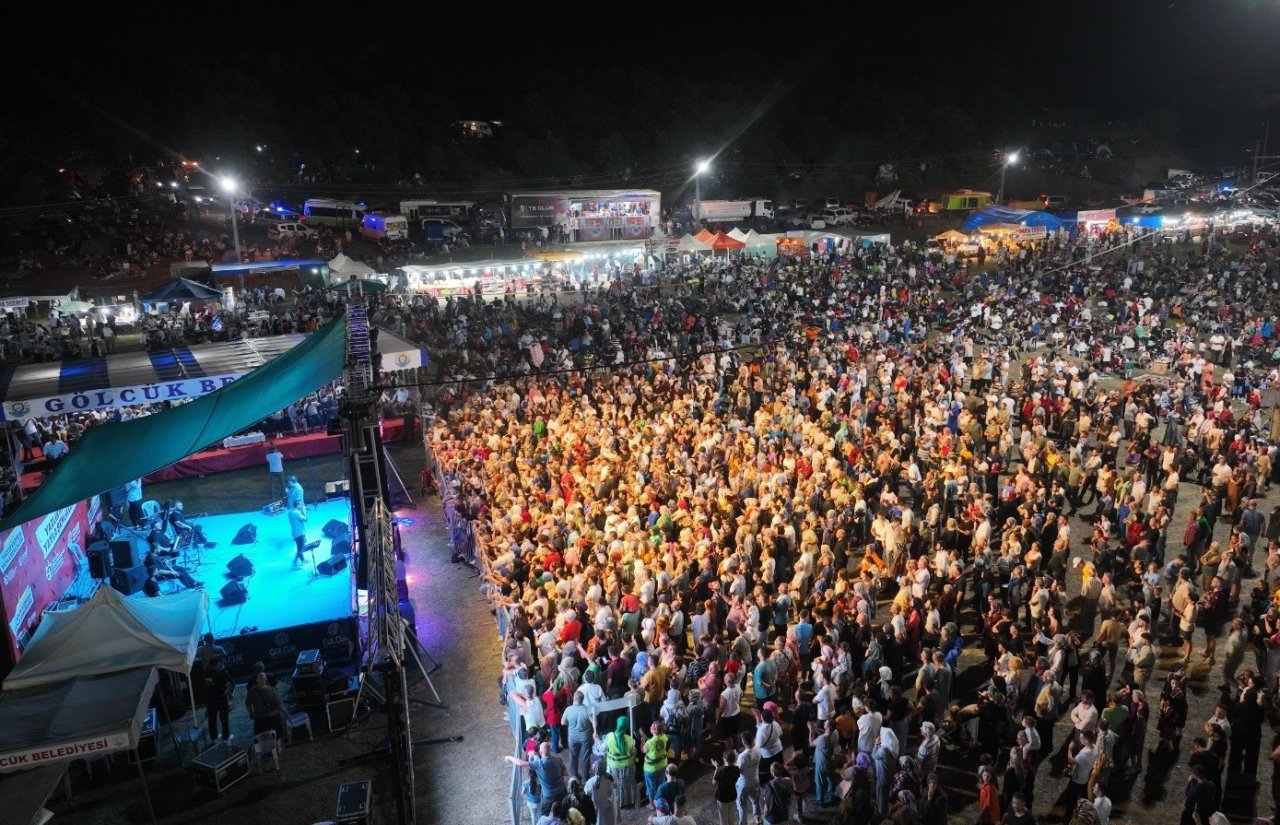 Karadeniz coşkusunu yaşamak isteyenler bu şenliğe akın etti