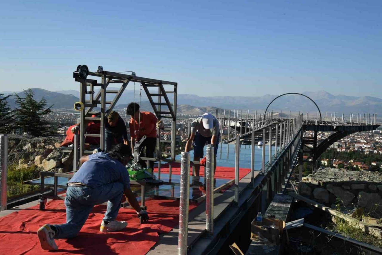 Kirazlıdere Seyir Terasının cam montajına başlandı