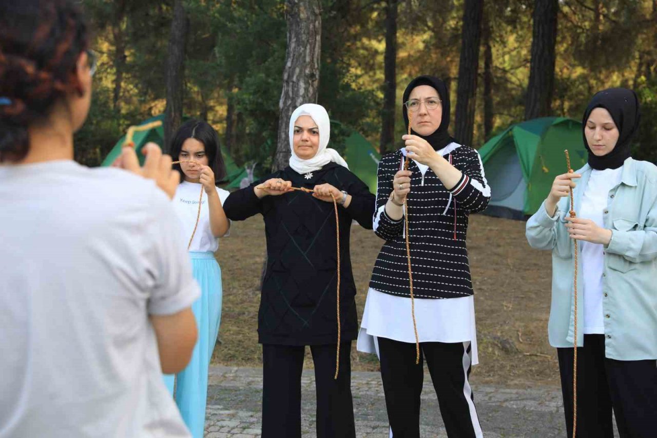 Başakşehirli anneler ve kızlarının kamp keyfi