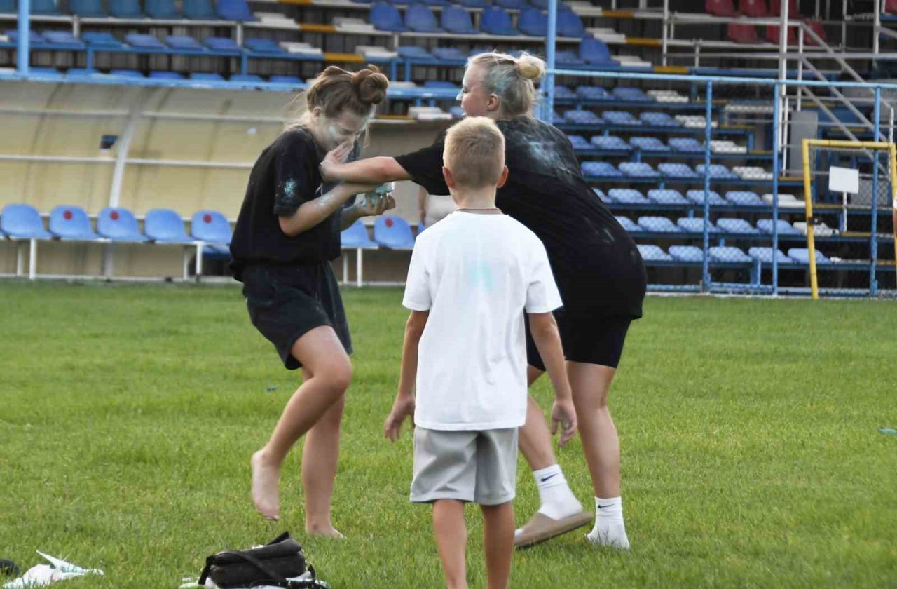 Kemer’de ‘renkli’ festival