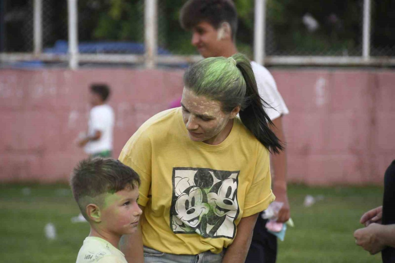 Kemer’de ‘renkli’ festival