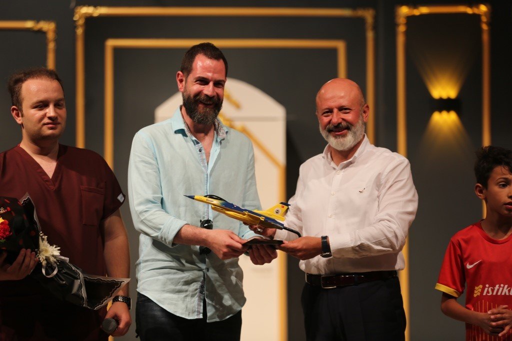 Başkan Çolakbayrakdar: “Her zaman yanında olduğumuz gençler için ne yapsak azdır”