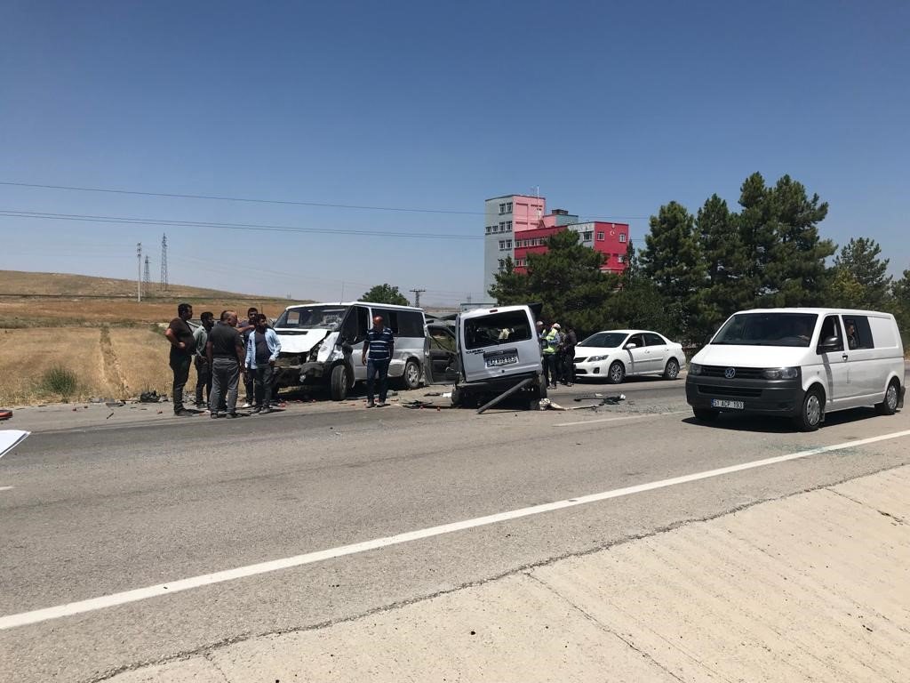Konya’da üç araçlı trafik kazası: 7 yaralı