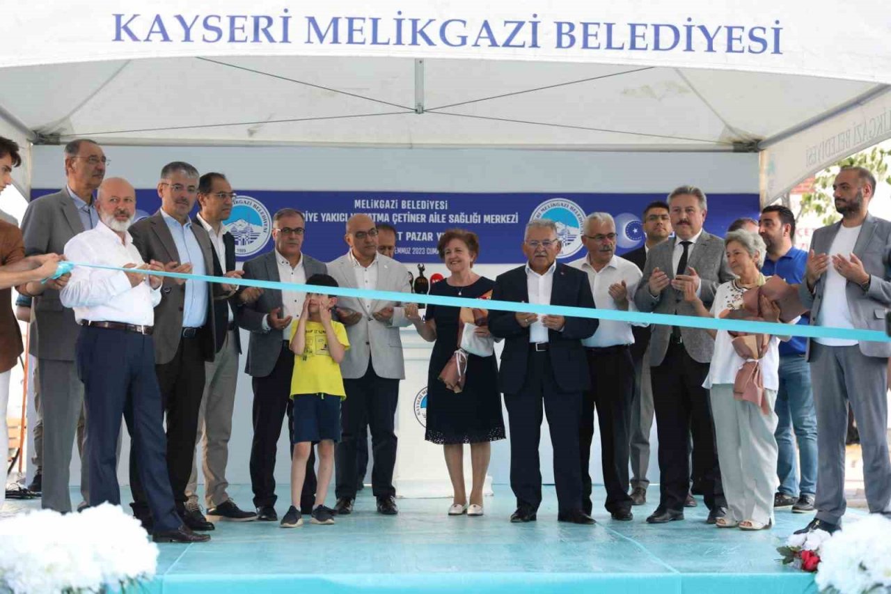 Şükriye Yazıcı ve Fatma Çetiner Aile Sağlığı Merkezi ve Kapalı Pazaryeri Hizmete Açıldı