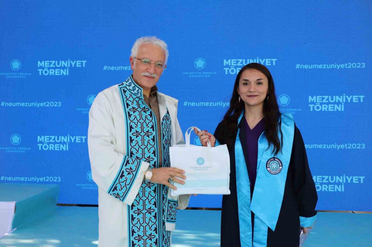 NEÜ, birincilerini “Mezuniyet ve Geleceğe Mesaj Töreni” ile uğurladı