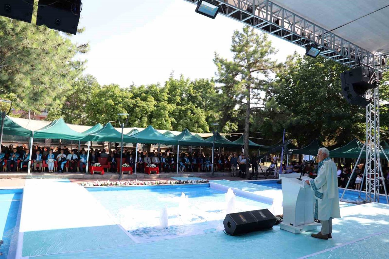 NEÜ, birincilerini “Mezuniyet ve Geleceğe Mesaj Töreni” ile uğurladı