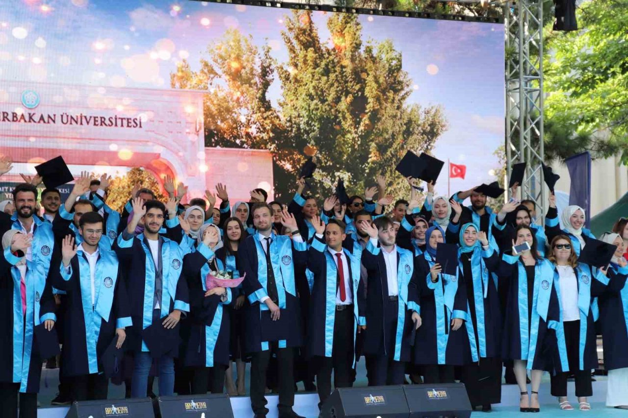 NEÜ, birincilerini “Mezuniyet ve Geleceğe Mesaj Töreni” ile uğurladı