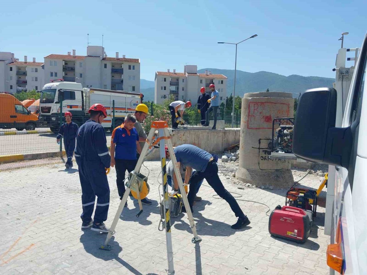 Bayraklı muhtemel afetlere karşı önlemini alıyor