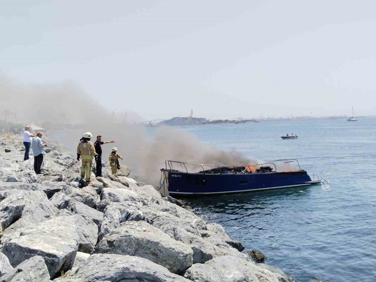 Pendik’te tekne alev topuna döndü
