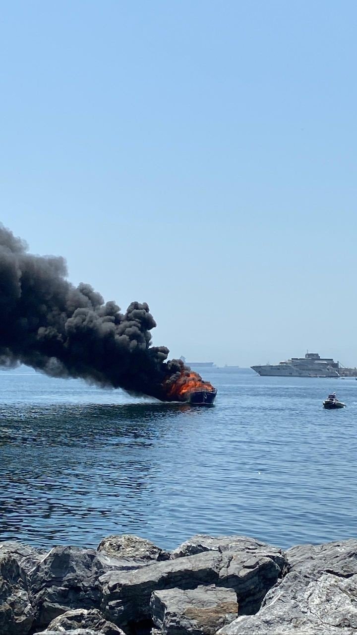 Pendik’te tekne alev topuna döndü