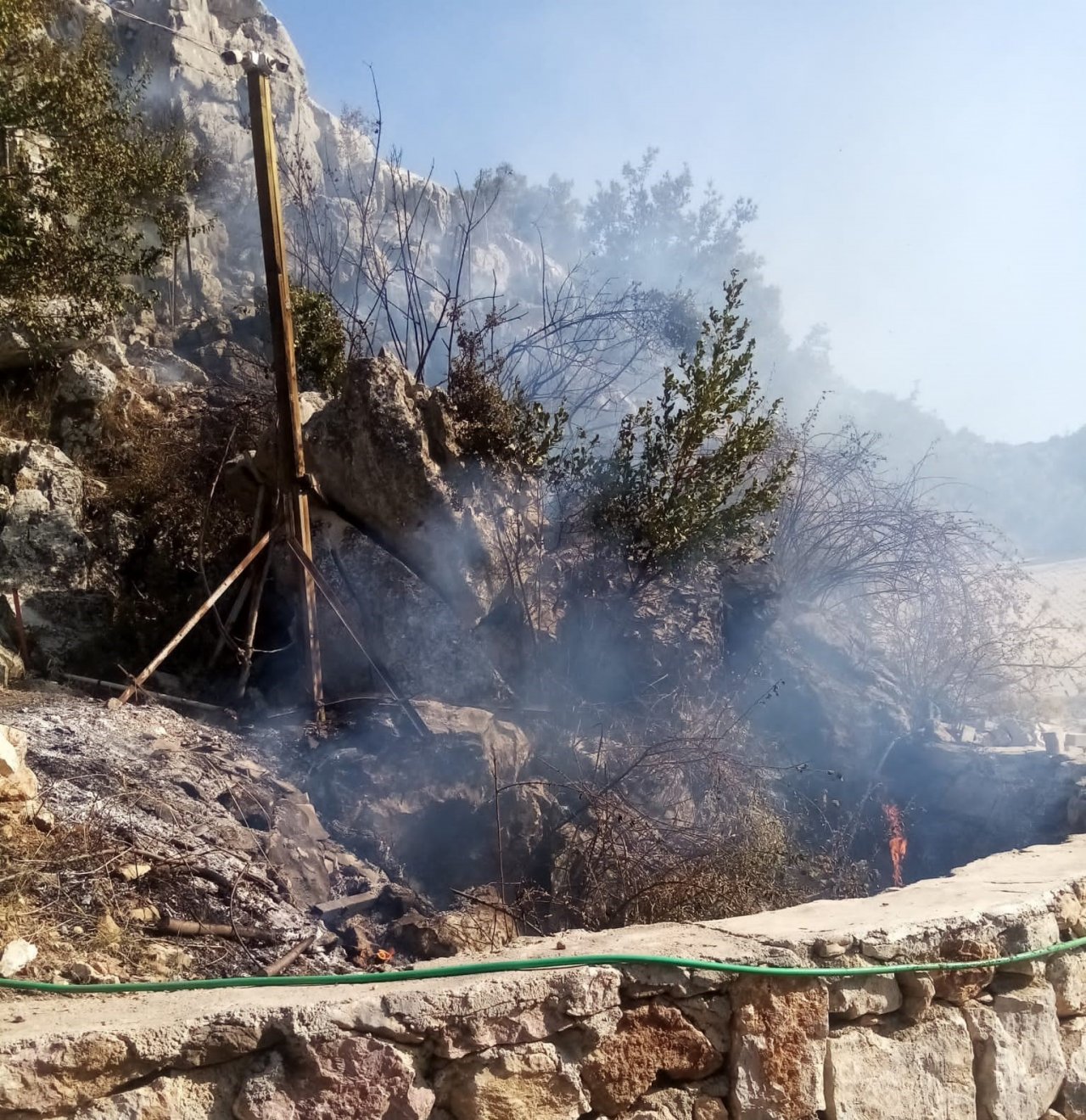 Marmaris’teki yangın ormana sıçramadan söndürüldü