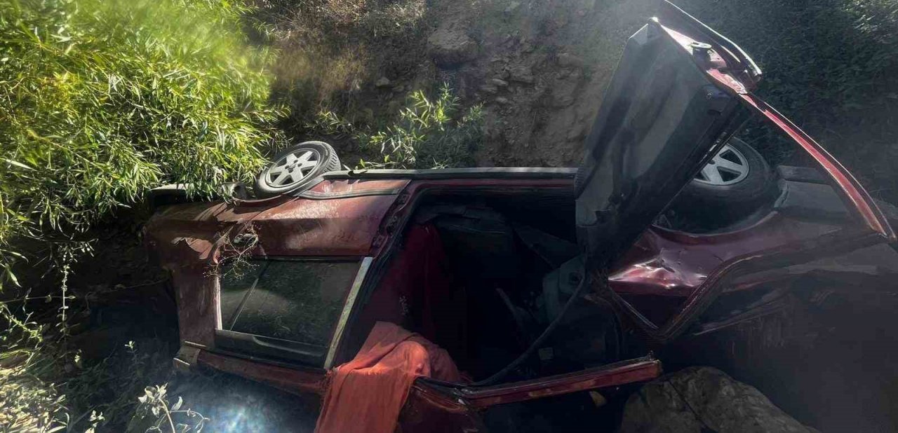Siirt’te şarampole yuvarlanan aracın sürücü hayatını kaybetti