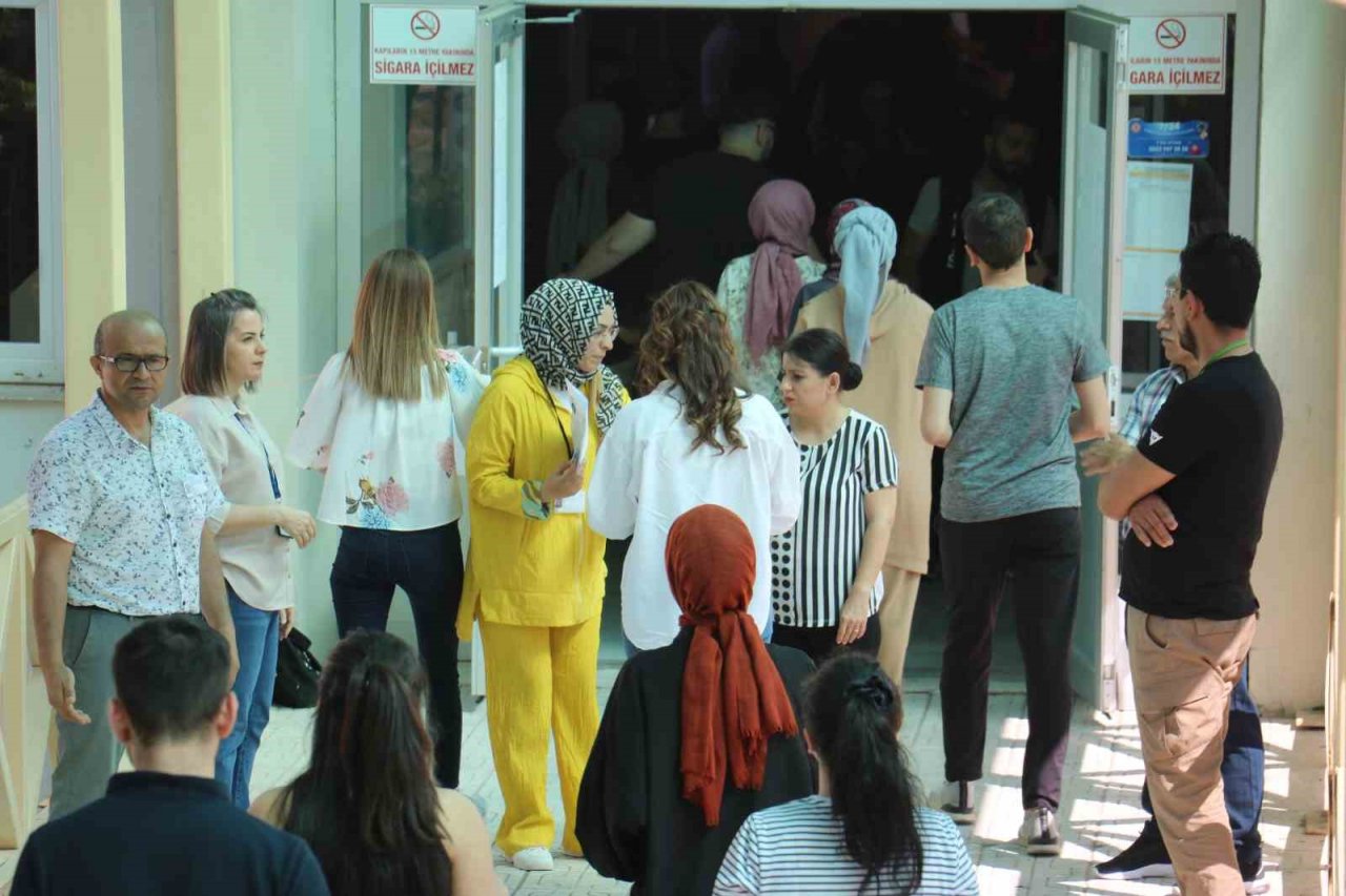 "Binanın önünde bekliyordum" dese de içeri alınmadı