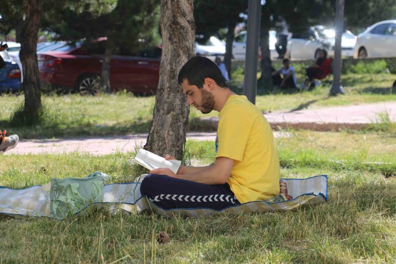 "Binanın önünde bekliyordum" dese de içeri alınmadı