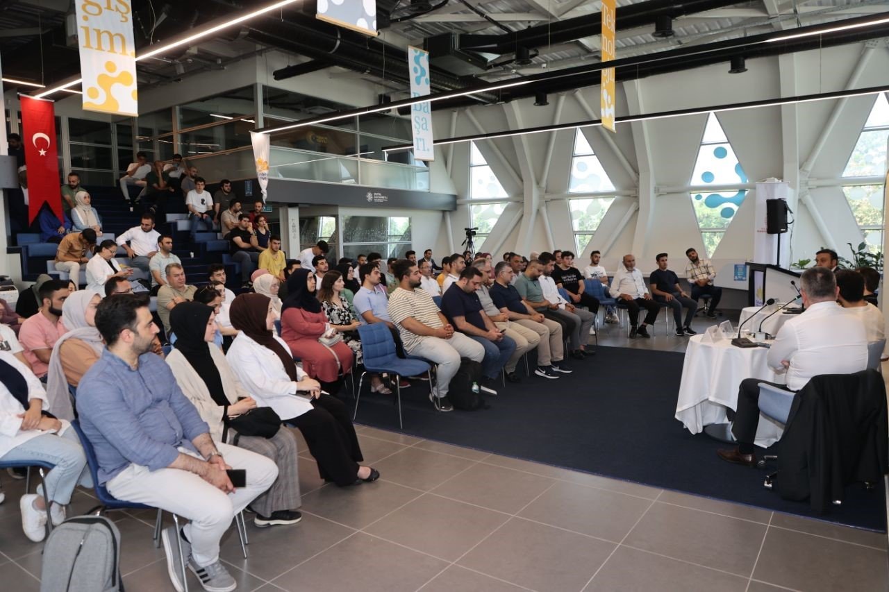 Sultanbeyli Belediyesi’nden ’Dijitalleşme ve Geleceğin İş Modelleri’ paneli