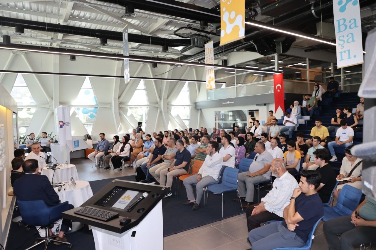 Sultanbeyli Belediyesi’nden ’Dijitalleşme ve Geleceğin İş Modelleri’ paneli